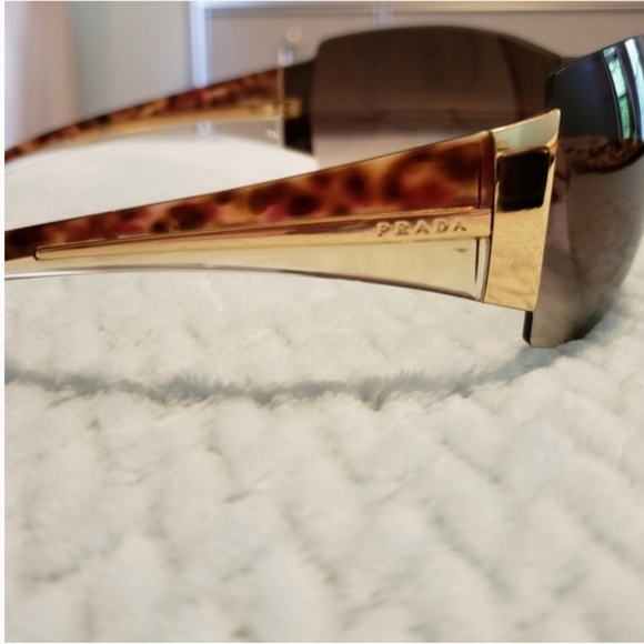 prada sunglasses spr54g